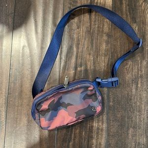 Lululemon Everywhere Belt Bag 1L Red Camo